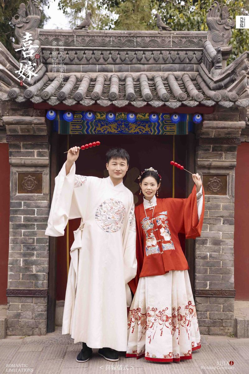 新鲜出炉:)赵先生杨女士怀旧复古婚纱照、怀旧复古、徐才皓、好像在听单口相声，开心到直不起腰，幸福感MAX、婚纱照