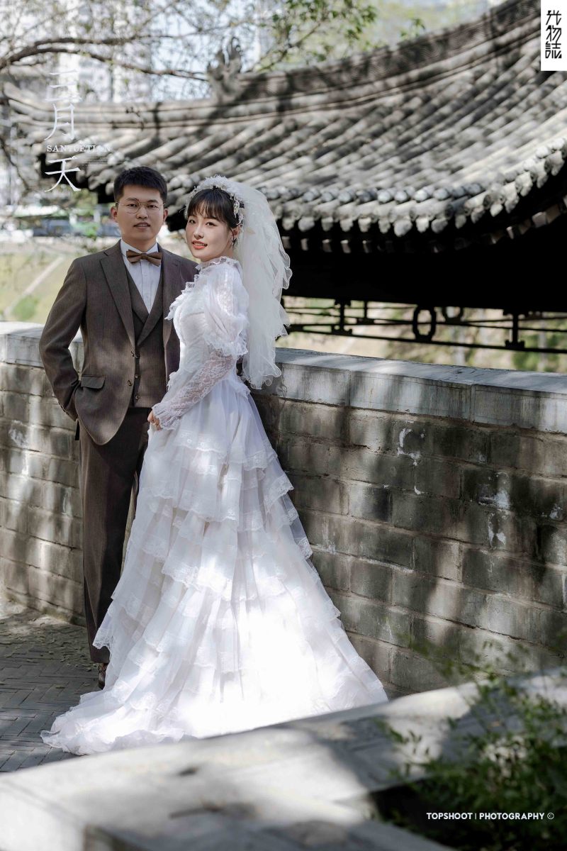 幸福感爆棚段惠杰先生李梦园女士怀旧复古婚纱照、怀旧复古、韩松、行走的放大镜，现场细节，姿态指导的掌控者、婚纱照
