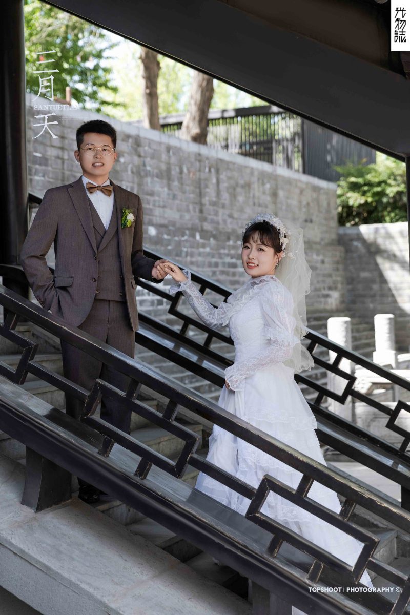 幸福感爆棚段惠杰先生李梦园女士怀旧复古婚纱照、怀旧复古、韩松、行走的放大镜，现场细节，姿态指导的掌控者、婚纱照