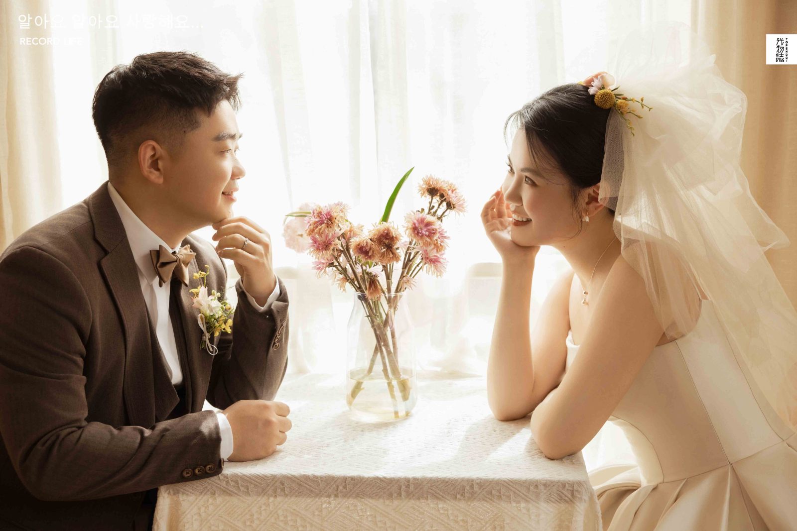 王奕勐先生姜依忱女士物誌生活婚纱照、物誌生活、白玛、怀疑是不是修导演系，拍照像电影一样的构图和质感、婚纱照