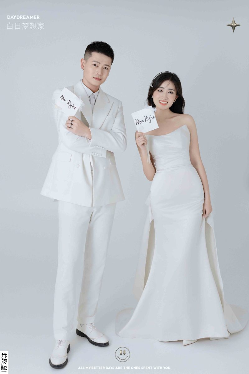 爱情电影。崔先生宁女士氛围森系婚纱照、极简棚拍、正林、眼睛就是测光仪，任何场地都能发挥成MVP、婚纱照