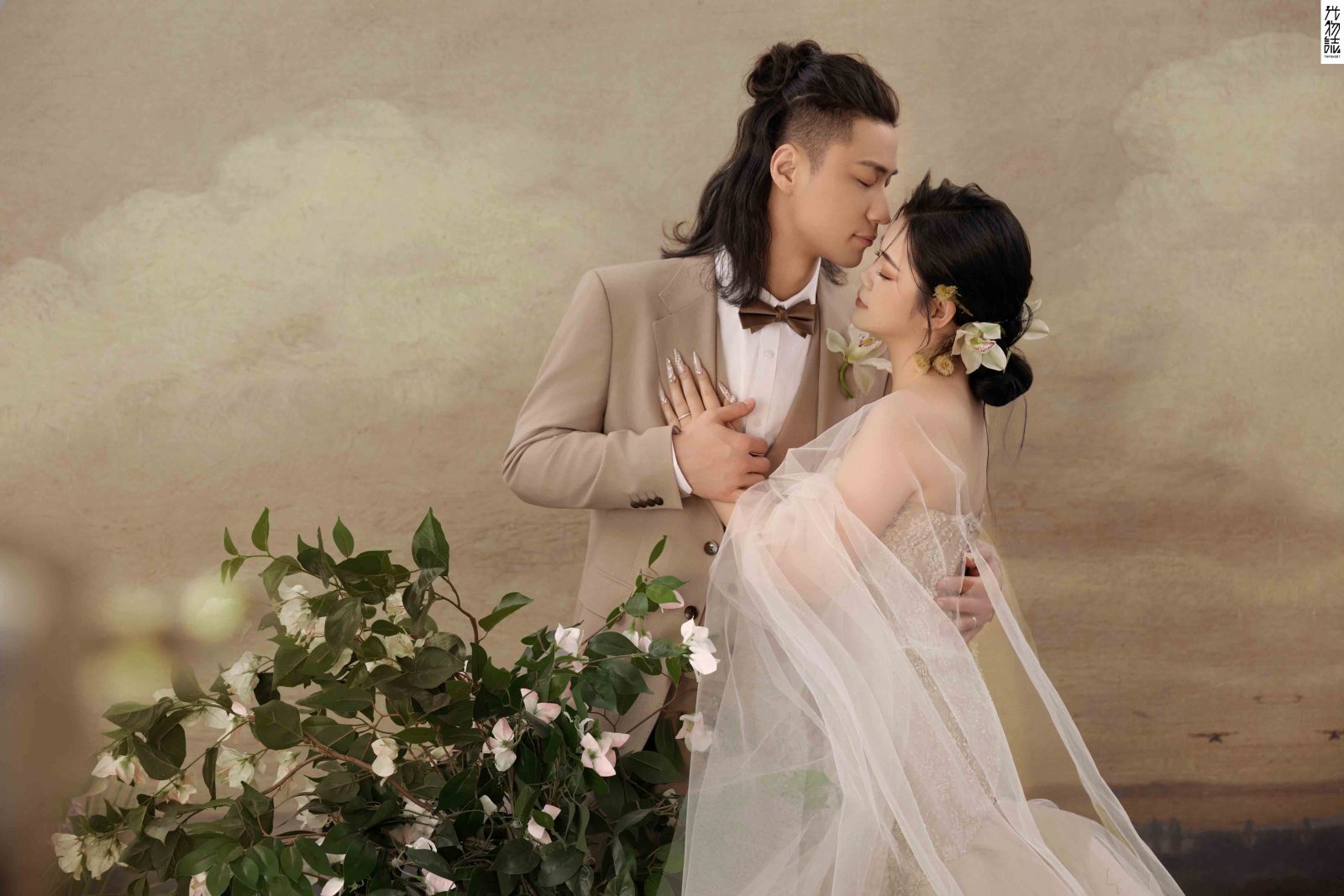新鲜出炉:)冯佳豪先生李媖婕女士极简棚拍婚纱照、极简棚拍、韩松、行走的放大镜，现场细节，姿态指导的掌控者、婚纱照