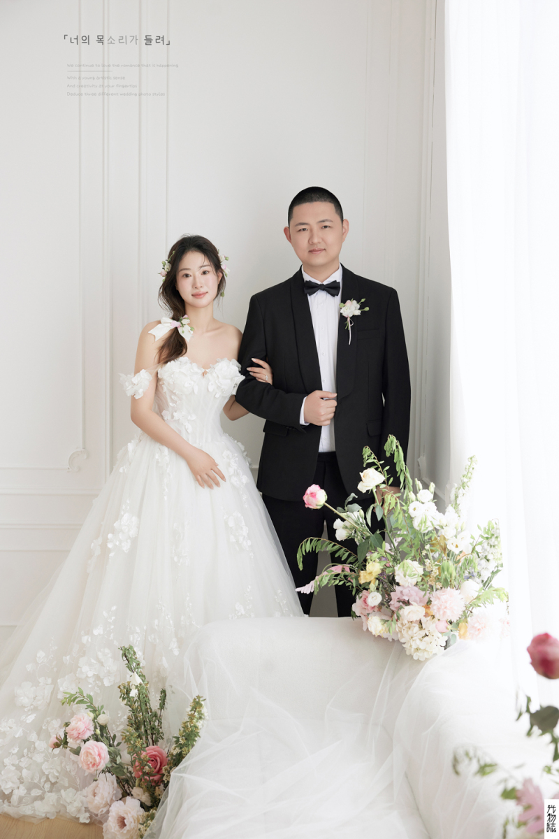 可甜可爱da周先生李女士极简棚拍婚纱照、极简棚拍、艾辰、偷偷练过读心术，精准预判每一个想法，细腻到心里、婚纱照