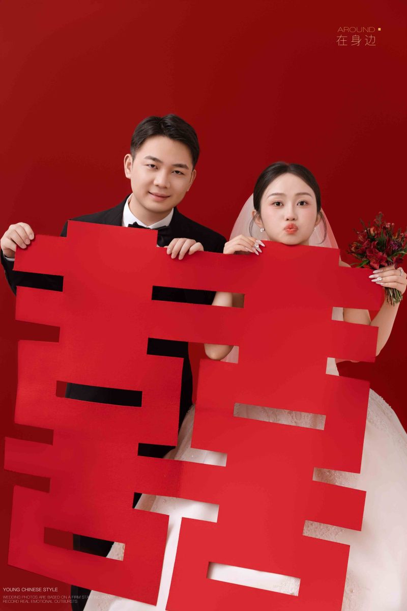 幸福感爆棚张蓓女士极简棚拍婚纱照、极简棚拍、韩松、行走的放大镜，现场细节，姿态指导的掌控者、婚纱照