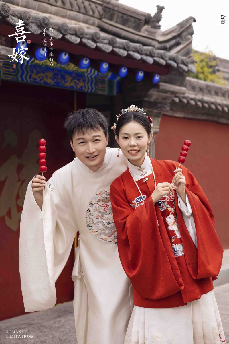 新鲜出炉:)赵先生杨女士怀旧复古婚纱照、怀旧复古、徐才皓、好像在听单口相声，开心到直不起腰，幸福感MAX、婚纱照
