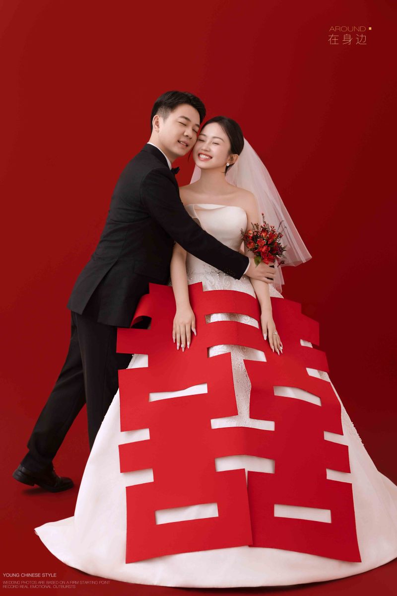 幸福感爆棚张蓓女士极简棚拍婚纱照、极简棚拍、韩松、行走的放大镜，现场细节，姿态指导的掌控者、婚纱照