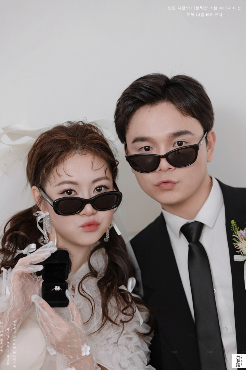 可甜可爱da粟先生王女士极简棚拍婚纱照、极简棚拍、艾辰、偷偷练过读心术，精准预判每一个想法，细腻到心里、婚纱照