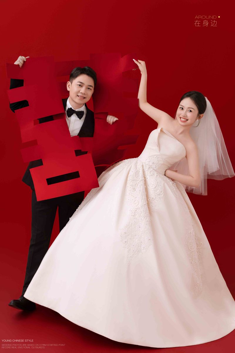 幸福感爆棚张蓓女士极简棚拍婚纱照、极简棚拍、韩松、行走的放大镜，现场细节，姿态指导的掌控者、婚纱照