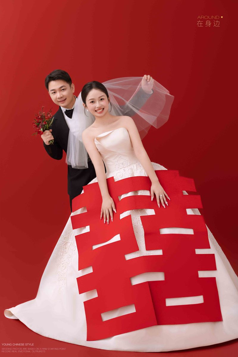 幸福感爆棚张蓓女士极简棚拍婚纱照、极简棚拍、韩松、行走的放大镜，现场细节，姿态指导的掌控者、婚纱照