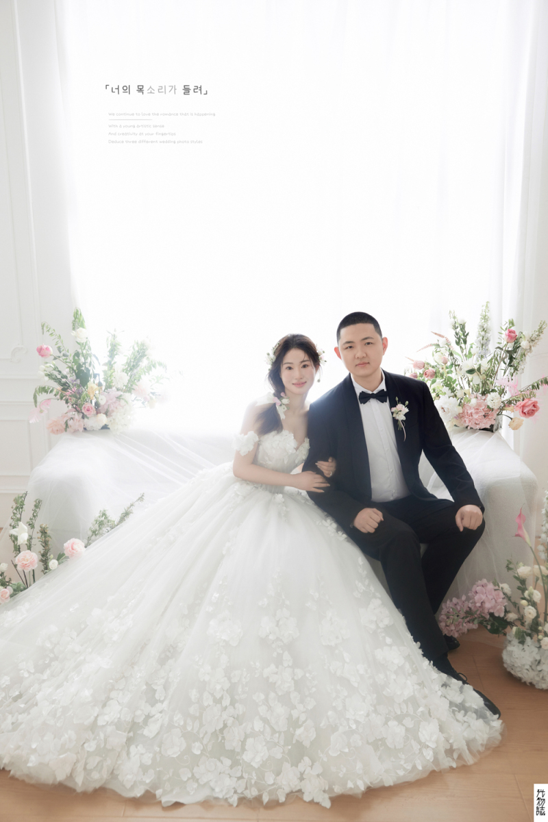 可甜可爱da周先生李女士极简棚拍婚纱照、极简棚拍、艾辰、偷偷练过读心术，精准预判每一个想法，细腻到心里、婚纱照