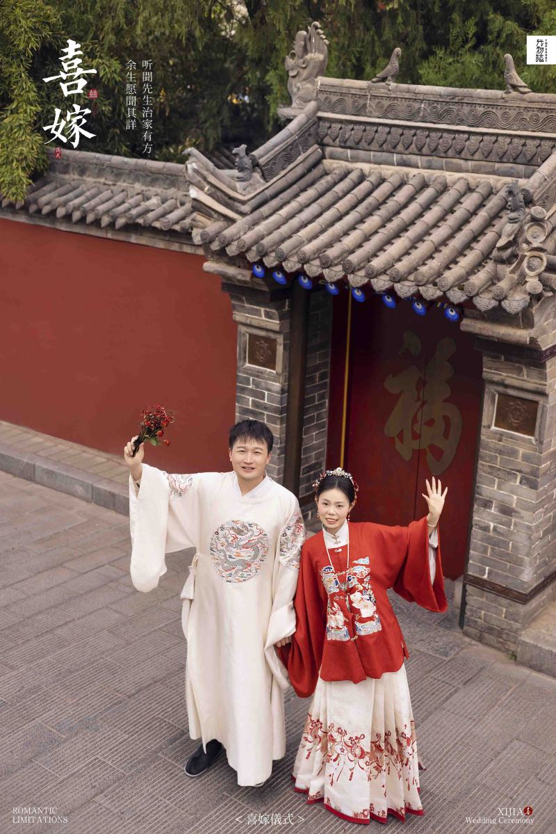 新鲜出炉:)赵先生杨女士怀旧复古婚纱照、怀旧复古、徐才皓、好像在听单口相声，开心到直不起腰，幸福感MAX、婚纱照