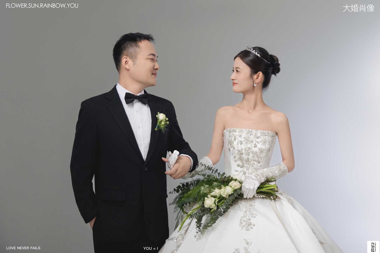 宝藏情侣~曾先生王女士极简棚拍婚纱照、极简棚拍、毛磊、谁说拍照不能freestyle，创作灵感像吃了炫迈停不下来、婚纱照