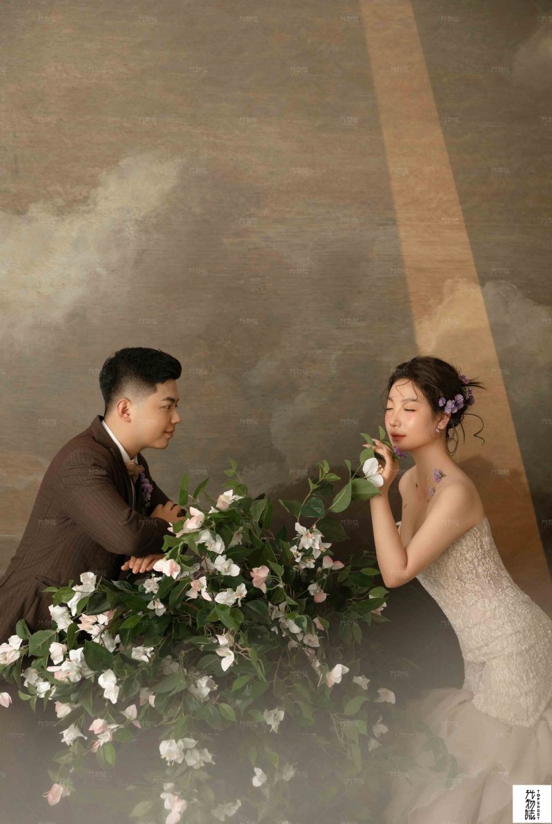 极致情绪！王先生尤女士极简棚拍婚纱照、极简棚拍、正林、眼睛就是测光仪，任何场地都能发挥成MVP、婚纱照