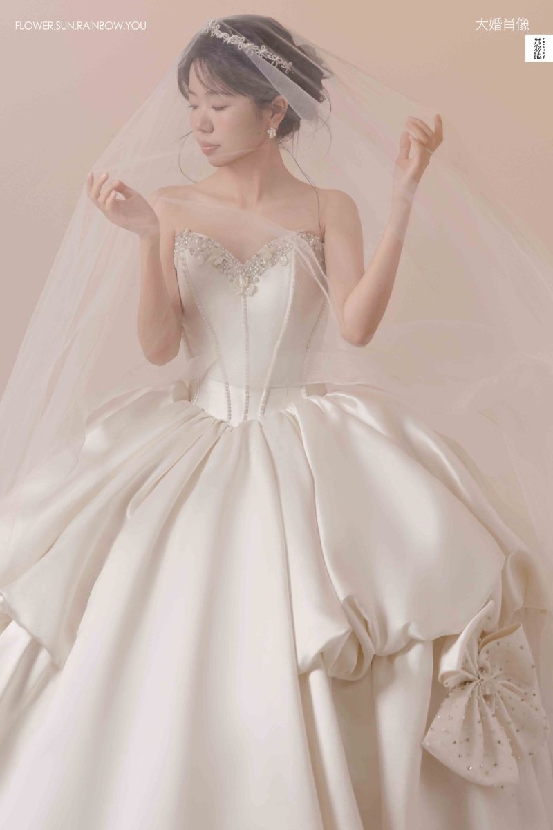 简单爱爱爱❤️荣先生张女士极简棚拍婚纱照、极简棚拍、正林、眼睛就是测光仪，任何场地都能发挥成MVP、婚纱照