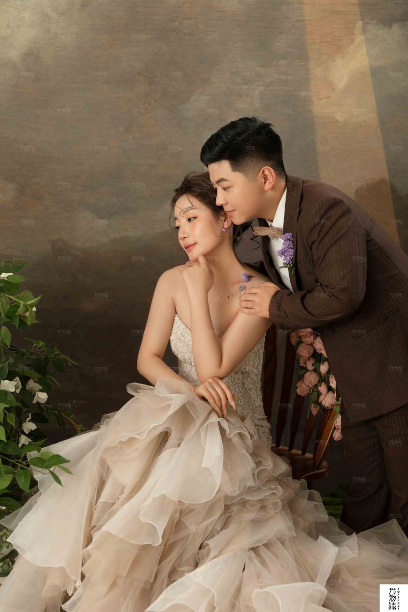 极致情绪！王先生尤女士极简棚拍婚纱照、极简棚拍、正林、眼睛就是测光仪，任何场地都能发挥成MVP、婚纱照