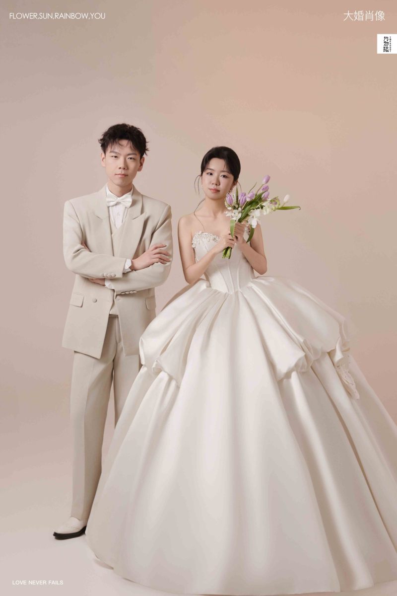 简单爱爱爱❤️荣先生张女士极简棚拍婚纱照、极简棚拍、正林、眼睛就是测光仪，任何场地都能发挥成MVP、婚纱照