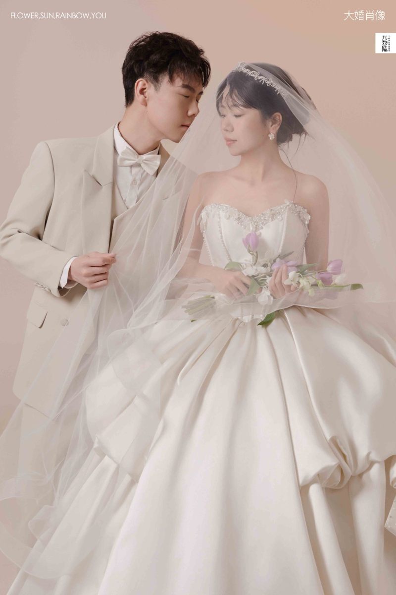 简单爱爱爱❤️荣先生张女士极简棚拍婚纱照、极简棚拍、正林、眼睛就是测光仪，任何场地都能发挥成MVP、婚纱照
