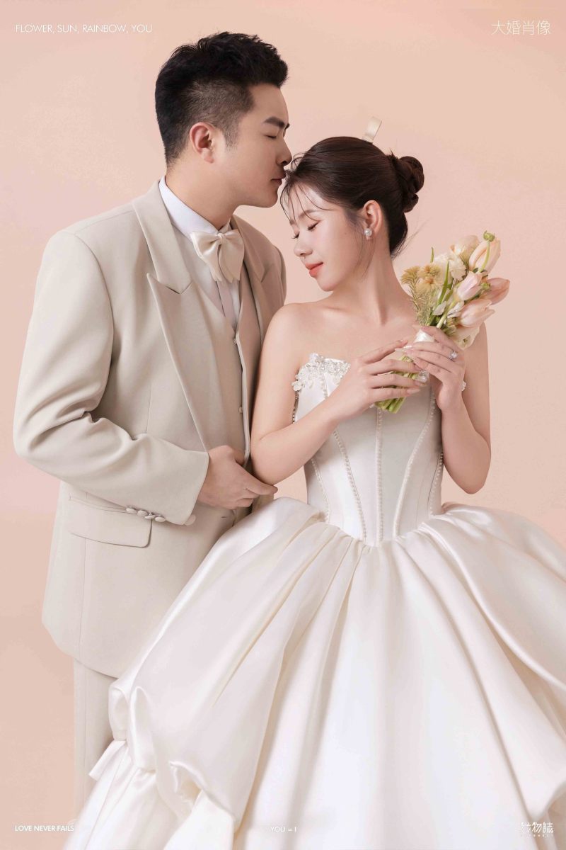 太太太太可了~~！陈女士极简棚拍婚纱照、极简棚拍、正林、眼睛就是测光仪，任何场地都能发挥成MVP、婚纱照