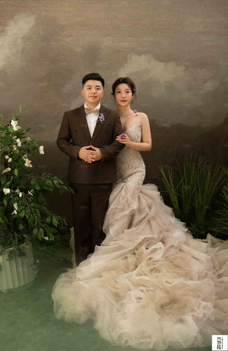 极致情绪！王先生尤女士极简棚拍婚纱照、极简棚拍、正林、眼睛就是测光仪，任何场地都能发挥成MVP、婚纱照