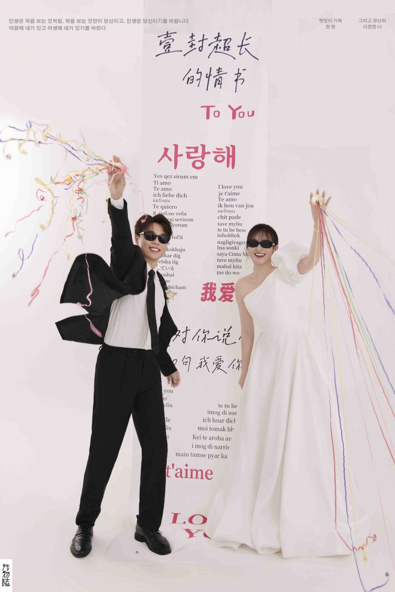 小小小清新:)刘先生极简棚拍婚纱照、极简棚拍、徐才皓、好像在听单口相声，开心到直不起腰，幸福感MAX、婚纱照