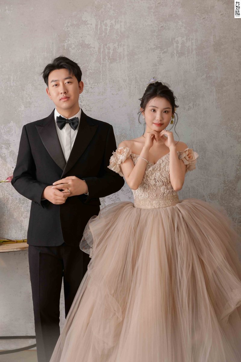 美到想哭1551任先生女士极简棚拍婚纱照、极简棚拍、正林、眼睛就是测光仪，任何场地都能发挥成MVP、婚纱照