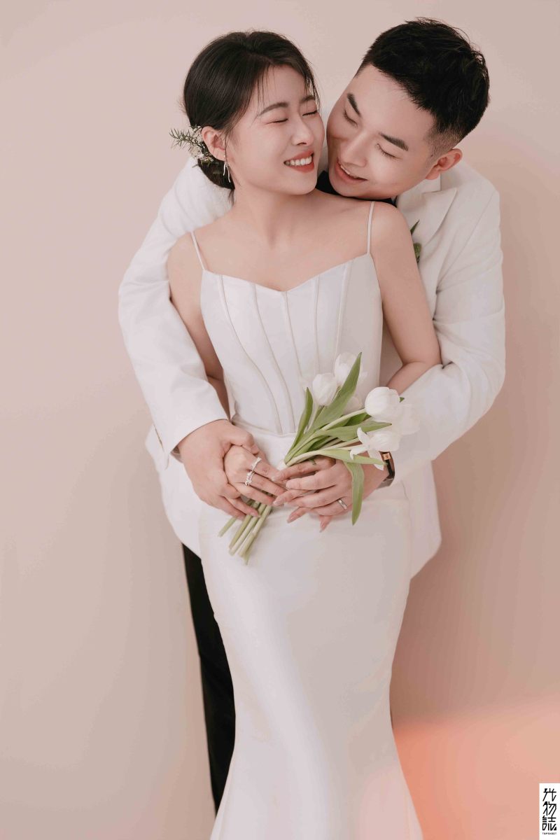 新鲜出炉:)丁嘉伟大先生冯杨女士极简棚拍婚纱照、极简棚拍、正林、眼睛就是测光仪，任何场地都能发挥成MVP、婚纱照
