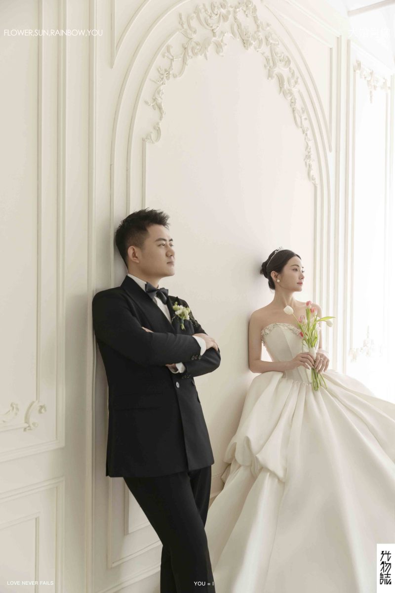 爱情电影。郭先生李女士极简棚拍婚纱照、极简棚拍、正林、眼睛就是测光仪，任何场地都能发挥成MVP、婚纱照