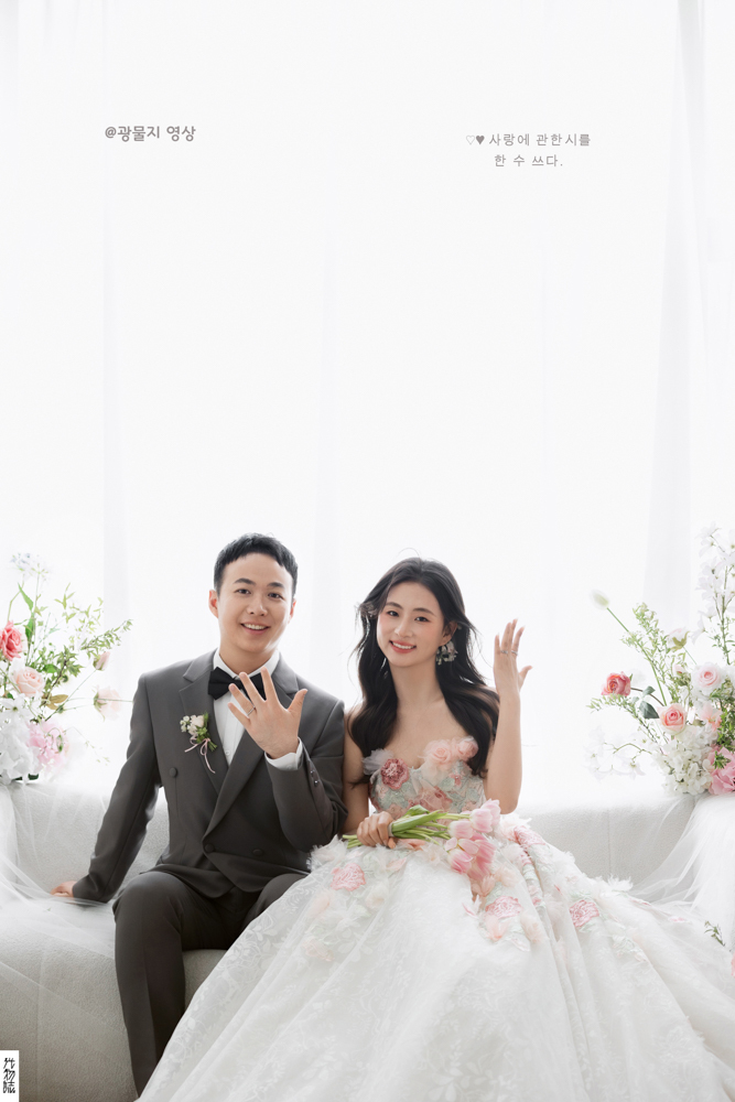 极致情绪！胡航天先生李鑫女士极简棚拍婚纱照、极简棚拍、木子、唠嗑型选手，构图多变、情绪拿捏，特写YYDS、婚纱照