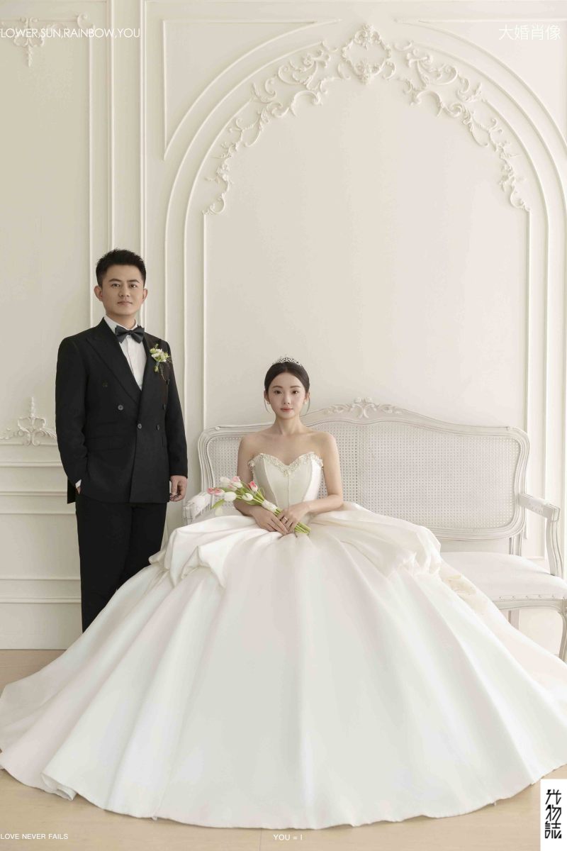 爱情电影。郭先生李女士极简棚拍婚纱照、极简棚拍、正林、眼睛就是测光仪，任何场地都能发挥成MVP、婚纱照