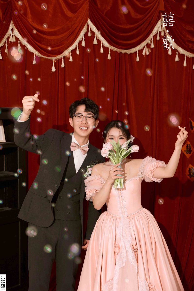 超级甜腻！李佳兴先生邓雪彤女士电影纪实婚纱照、怀旧复古、正林、眼睛就是测光仪，任何场地都能发挥成MVP、婚纱照