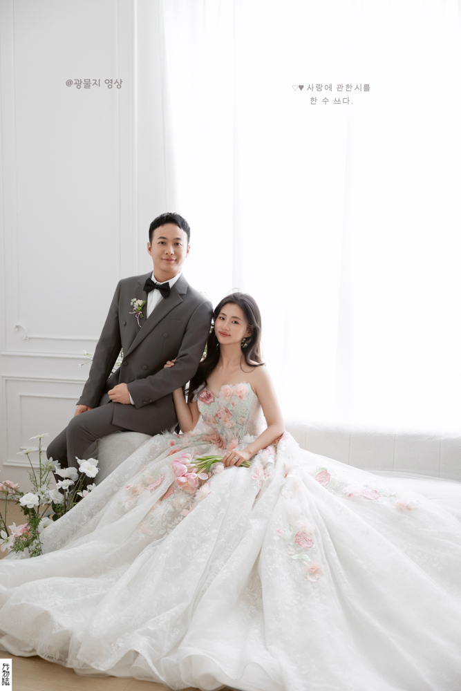 极致情绪！胡航天先生李鑫女士极简棚拍婚纱照、极简棚拍、木子、唠嗑型选手，构图多变、情绪拿捏，特写YYDS、婚纱照