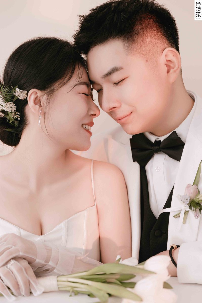 新鲜出炉:)丁嘉伟大先生冯杨女士极简棚拍婚纱照、极简棚拍、正林、眼睛就是测光仪，任何场地都能发挥成MVP、婚纱照