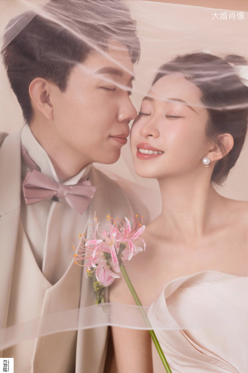 太太太太可了~~！李先生李女士极简棚拍婚纱照、极简棚拍、艾辰、偷偷练过读心术，精准预判每一个想法，细腻到心里、婚纱照