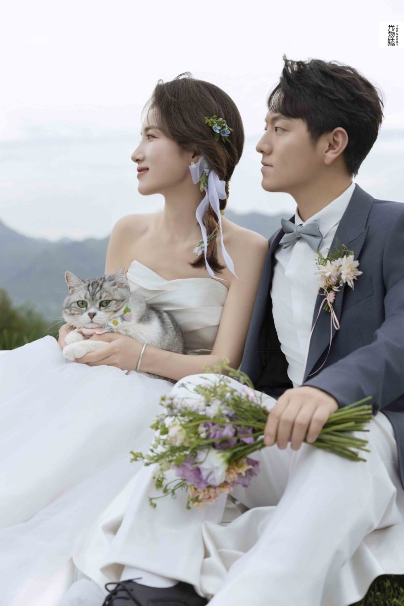 爱了~爱了~谷先生关女士氛围森系婚纱照、氛围森系、于志尧、光影掌控者、情绪的记录者。唠一唠，欢乐的一天 美美的照片。、婚纱照