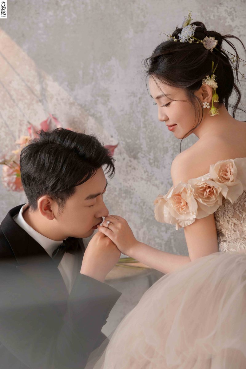 美到想哭1551任先生女士极简棚拍婚纱照、极简棚拍、正林、眼睛就是测光仪，任何场地都能发挥成MVP、婚纱照
