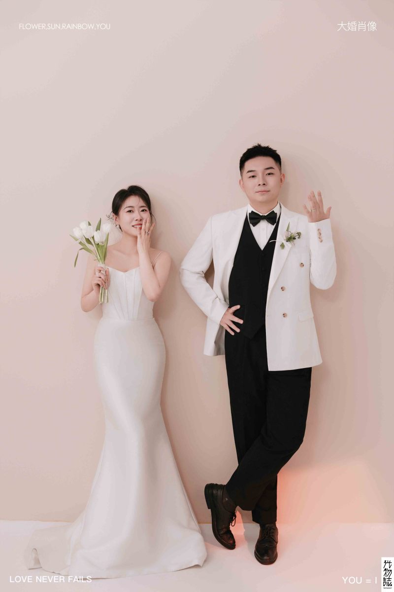 新鲜出炉:)丁嘉伟大先生冯杨女士极简棚拍婚纱照、极简棚拍、正林、眼睛就是测光仪，任何场地都能发挥成MVP、婚纱照