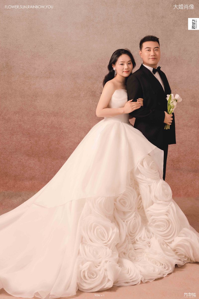 于淏帆先生秦聪聪女士婚纱照、极简棚拍、韩松、行走的放大镜，现场细节，姿态指导的掌控者、婚纱照