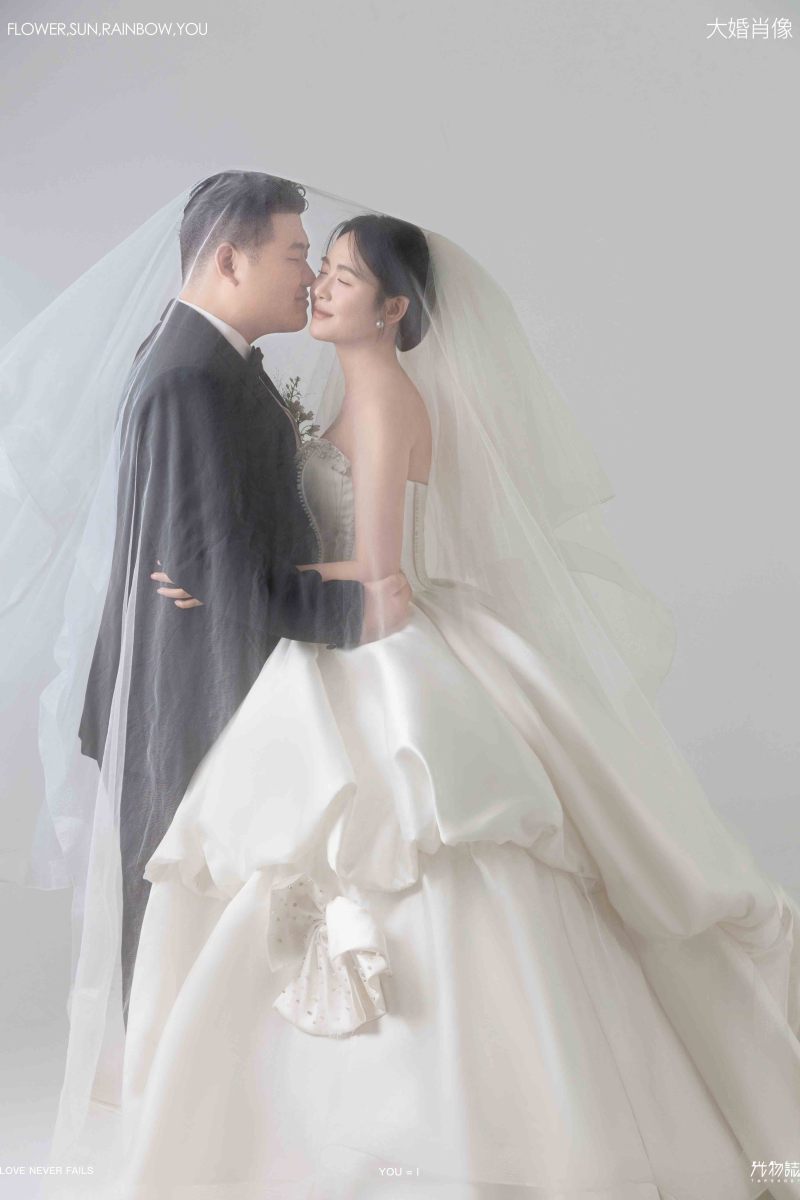太太太太可了~~！张祎洋先生曾琪女士极简棚拍婚纱照、极简棚拍、韩松、行走的放大镜，现场细节，姿态指导的掌控者、婚纱照