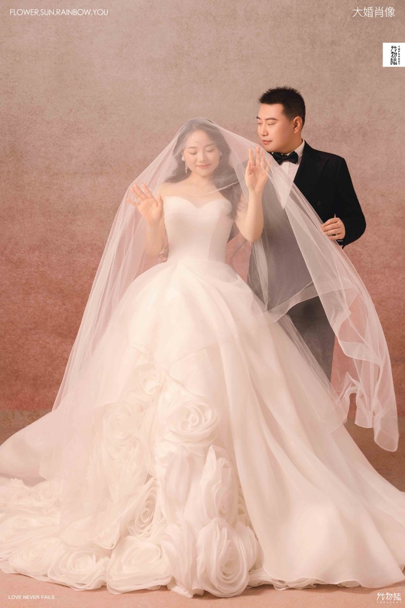 于淏帆先生秦聪聪女士婚纱照、极简棚拍、韩松、行走的放大镜，现场细节，姿态指导的掌控者、婚纱照