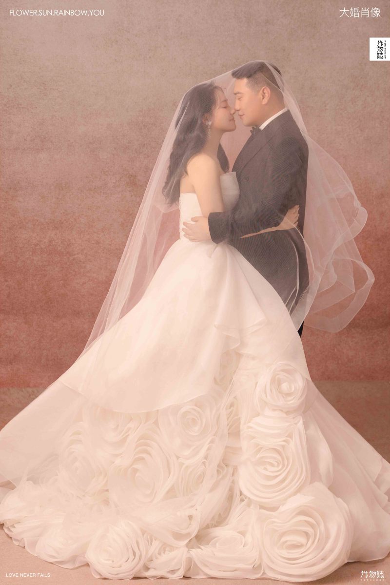 于淏帆先生秦聪聪女士婚纱照、极简棚拍、韩松、行走的放大镜，现场细节，姿态指导的掌控者、婚纱照
