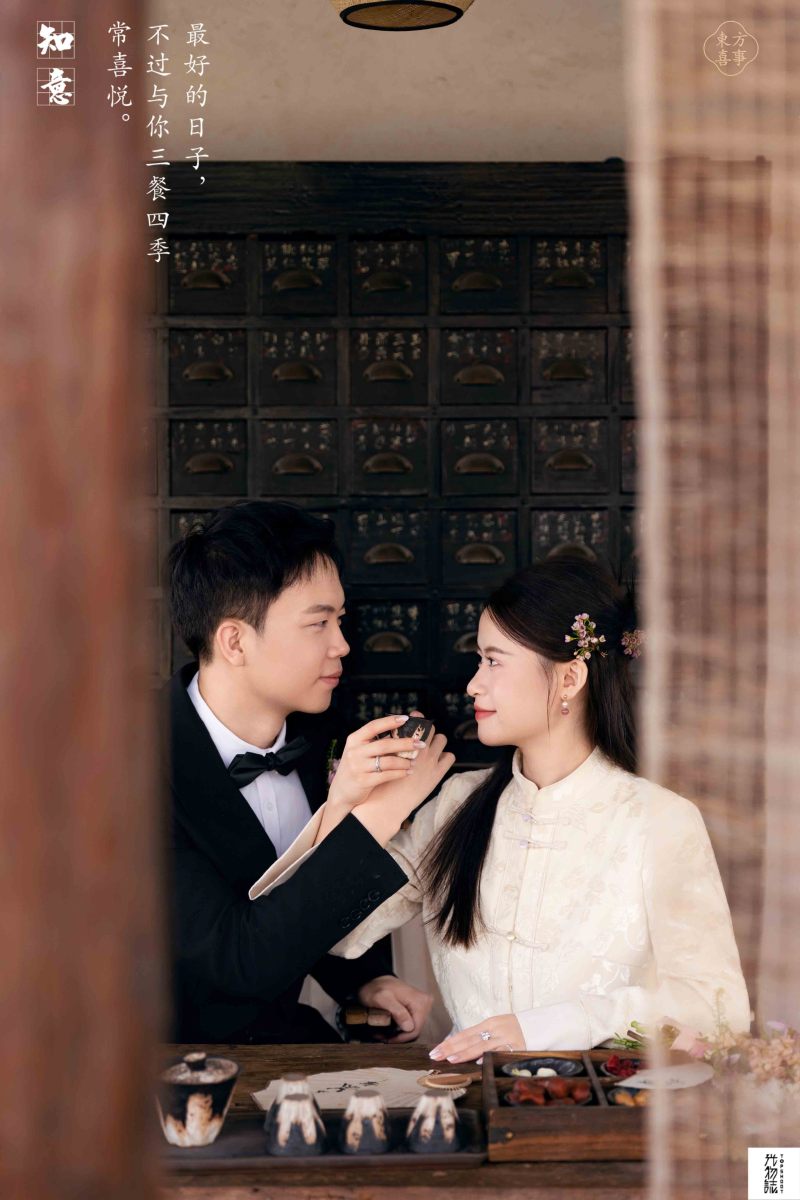 新鲜出炉:)尹浩洋先生翟雨玚女士物誌生活婚纱照、物誌生活  中式传承、韩松、行走的放大镜，现场细节，姿态指导的掌控者、婚纱照