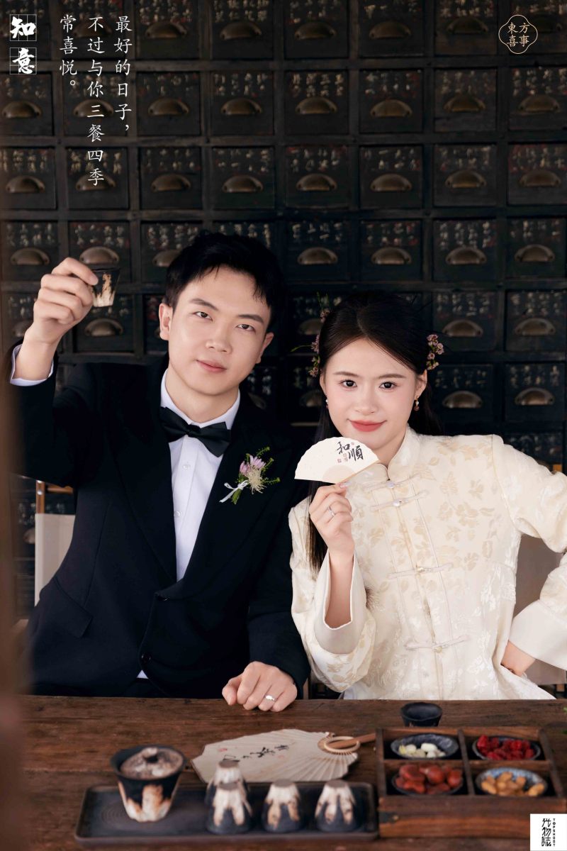 新鲜出炉:)尹浩洋先生翟雨玚女士物誌生活婚纱照、物誌生活  中式传承、韩松、行走的放大镜，现场细节，姿态指导的掌控者、婚纱照