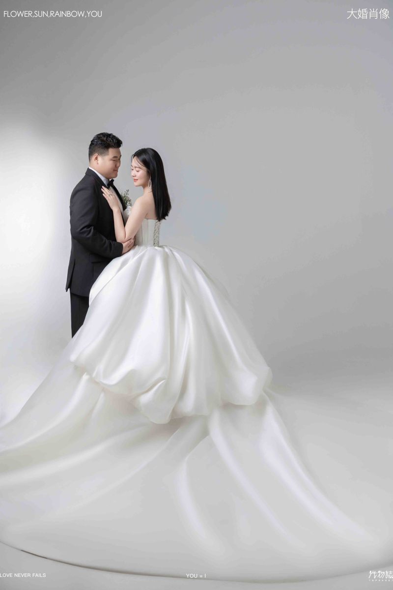太太太太可了~~！张祎洋先生曾琪女士极简棚拍婚纱照、极简棚拍、韩松、行走的放大镜，现场细节，姿态指导的掌控者、婚纱照