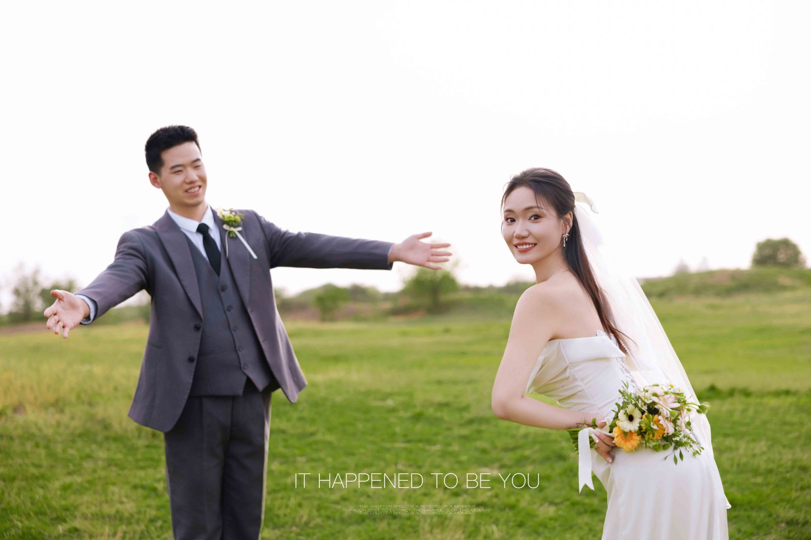 晴天故事(#^.^#)马女士氛围森系婚纱照、氛围森系、白玛、怀疑是不是修导演系，拍照像电影一样的构图和质感、婚纱照