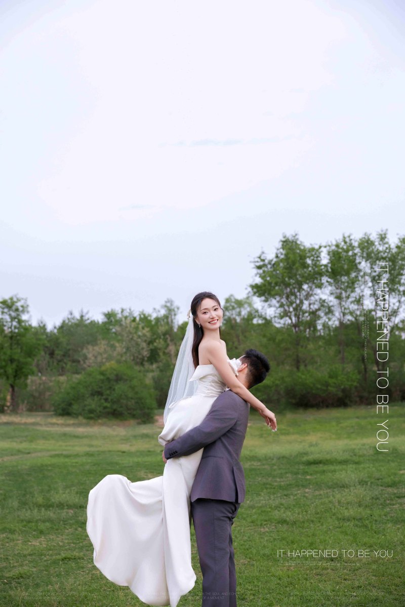 晴天故事(#^.^#)马女士氛围森系婚纱照、氛围森系、白玛、怀疑是不是修导演系，拍照像电影一样的构图和质感、婚纱照