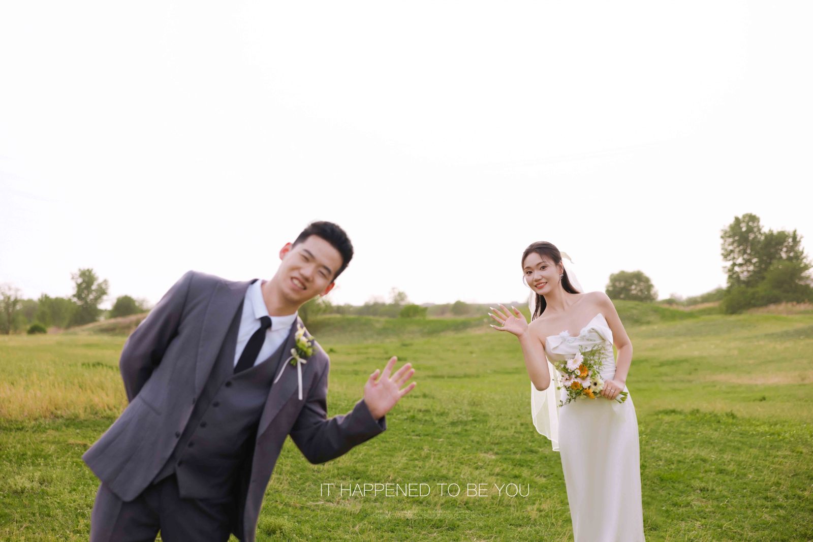 晴天故事(#^.^#)马女士氛围森系婚纱照、氛围森系、白玛、怀疑是不是修导演系，拍照像电影一样的构图和质感、婚纱照