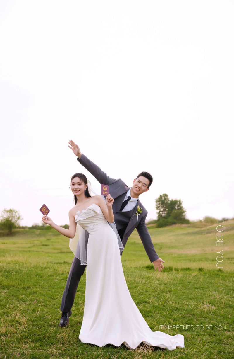 晴天故事(#^.^#)马女士氛围森系婚纱照、氛围森系、白玛、怀疑是不是修导演系，拍照像电影一样的构图和质感、婚纱照
