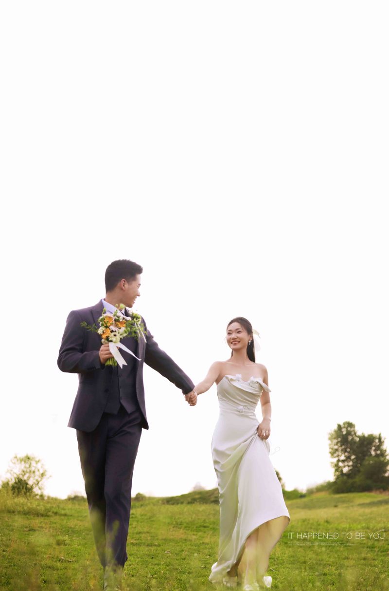 晴天故事(#^.^#)马女士氛围森系婚纱照、氛围森系、白玛、怀疑是不是修导演系，拍照像电影一样的构图和质感、婚纱照