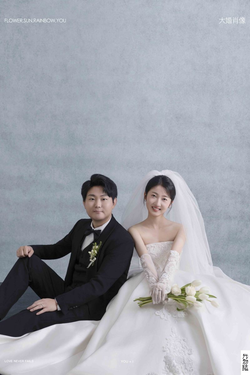 幸福感爆棚卜先生谢女士极简棚拍婚纱照、极简棚拍、正林、眼睛就是测光仪，任何场地都能发挥成MVP、婚纱照