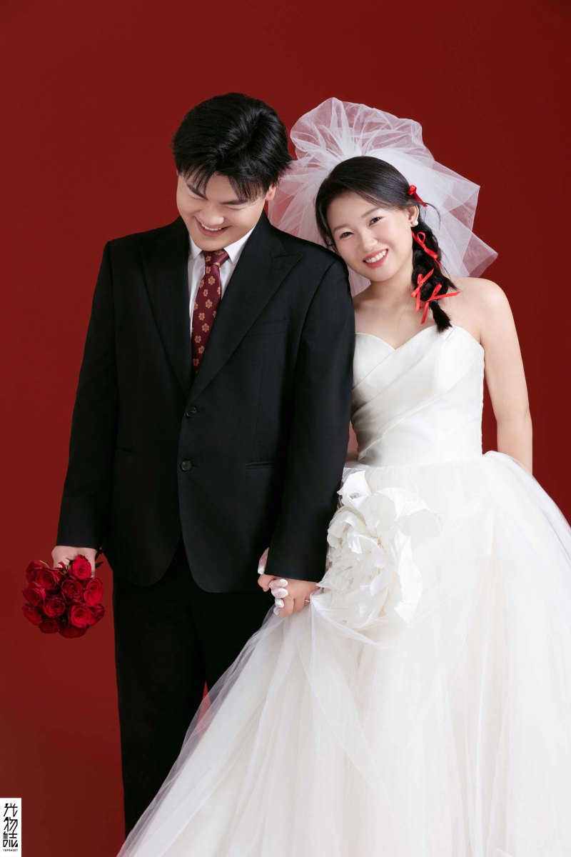 可甜可爱da张先生先生史女士极简棚拍婚纱照、极简棚拍、于志尧、光影掌控者、情绪的记录者。唠一唠，欢乐的一天 美美的照片。、婚纱照